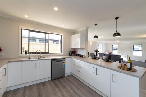 Photo of property in 10 Oldfield Lane, Marton, 4710