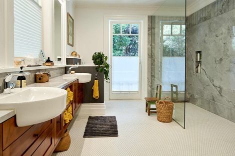 Photo of property in 18 Huia Road, Days Bay, Lower Hutt, 5013