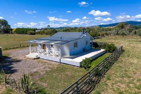Photo of property in 103a Waikawa Beach Road, Manakau, Levin, 5573