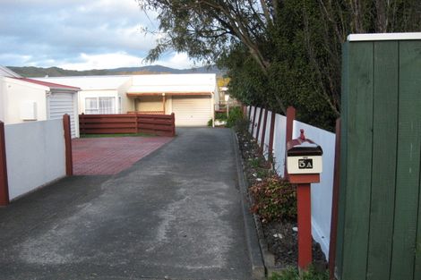 Photo of property in 5 Lees Grove, Wainuiomata, Lower Hutt, 5014
