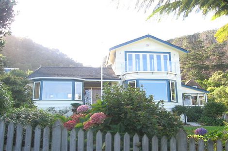 Photo of property in 3 Kotari Road, Days Bay, Lower Hutt, 5013