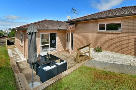 Photo of property in 35 Chesterfield Way, Orewa, 0931