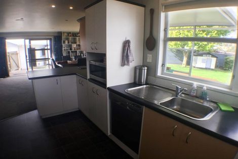 Photo of property in 5 Jones Place, Highbury, Palmerston North, 4412