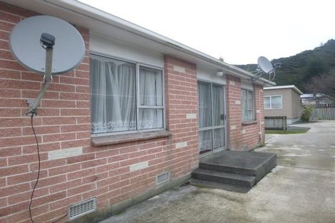 Photo of property in 2/189 Wainuiomata Road, Wainuiomata, Lower Hutt, 5014