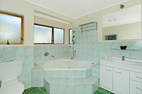 Photo of property in 16 Lake Road, Northcote, Auckland, 0627