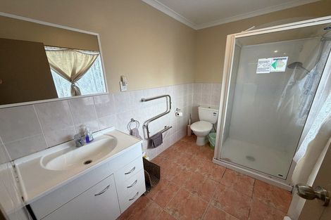 Photo of property in 7a Boeing Place, Goodwood Heights, Auckland, 2105