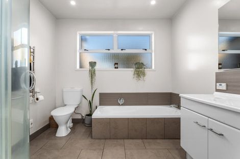 Photo of property in 24 Ferry Road, Whakatane, 3120