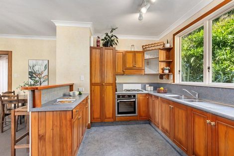 Photo of property in 11 Hungerford Road, Lyall Bay, Wellington, 6022