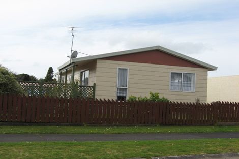 Photo of property in 22 Karaka Street, Inglewood, 4330