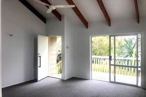 Photo of property in 2/1 Dakota Avenue, Beach Haven, Auckland, 0626