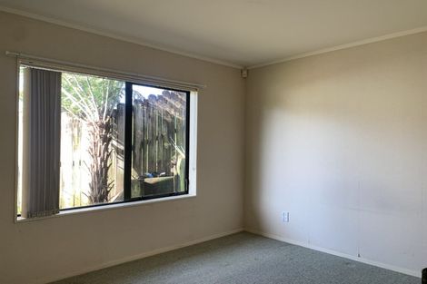 Photo of property in 9 Lanier Place, Glendene, Auckland, 0602