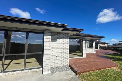 Photo of property in 28 Arrowsmith Drive, Clover Park, Auckland, 2019