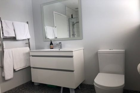 Photo of property in 94 Barrack Road, Mount Wellington, Auckland, 1060