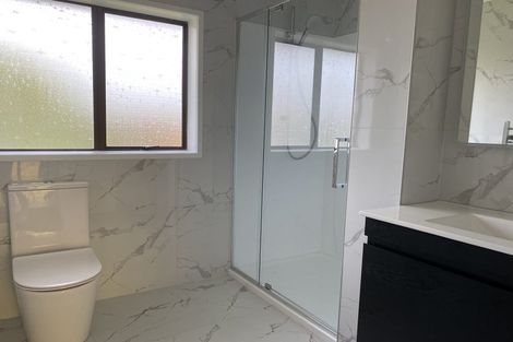 Photo of property in 2/27 Butterworth Drive, Glendene, Auckland, 0602