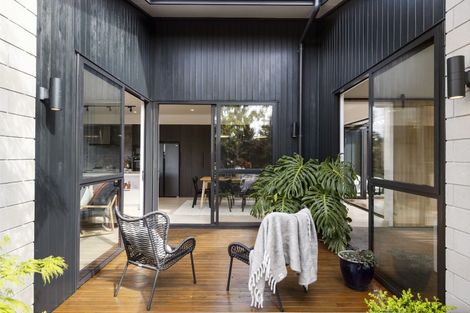 Photo of property in 102 Moffat Road, Bethlehem, Tauranga, 3110