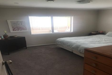 Photo of property in 2/95 Hobsonville Road, West Harbour, Auckland, 0618