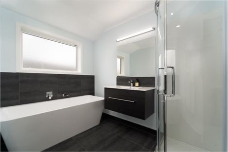 Photo of property in 2 James Kidd Place, Greytown, 5712