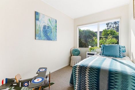 Photo of property in 41 Headcorn Place, Botany Downs, Auckland, 2010