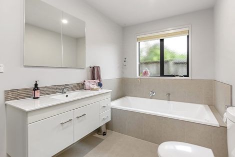 Photo of property in 52 Aquila Crescent, Rototuna North, Hamilton, 3210