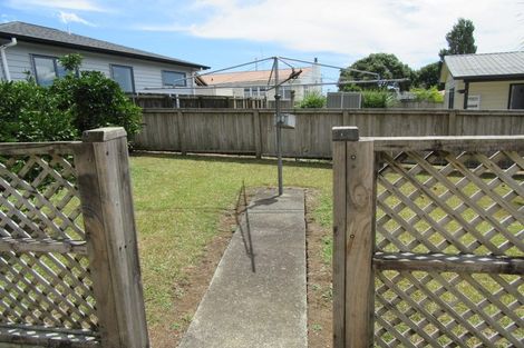 Photo of property in 9 Clayton Road, Manurewa, Auckland, 2102