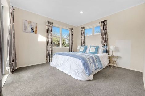 Photo of property in 52 Ennis Avenue, Pakuranga Heights, Auckland, 2010