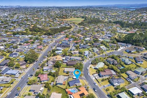 Photo of property in 1/12 Jumento Place, Unsworth Heights, Auckland, 0632