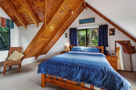 Photo of property in 34 Kauri Point Road, Laingholm, Auckland, 0604