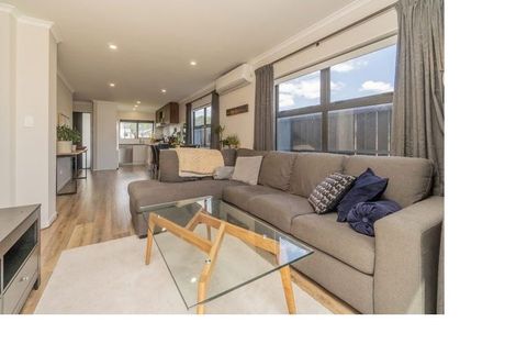 Photo of property in 8c Lumbarda Drive, Kumeu, 0810