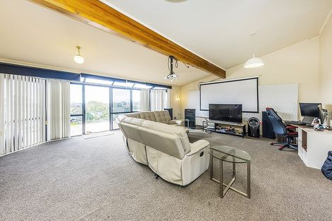 Photo of property in 28 Ronald Macken Place, Windsor Park, Auckland, 0632