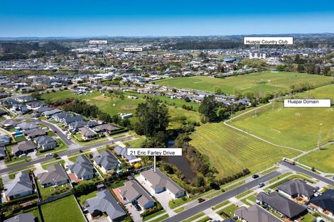 Photo of property in 21 Eric Farley Drive, Kumeu, 0810