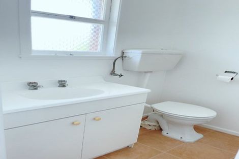 Photo of property in 1/29 Howard Road, Northcote, Auckland, 0627