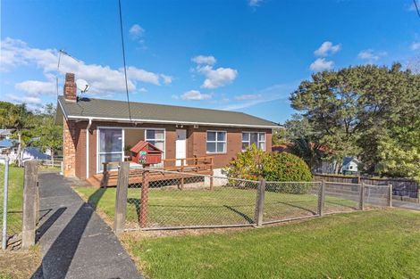 Photo of property in 42 Saffron Street, Birkdale, Auckland, 0626