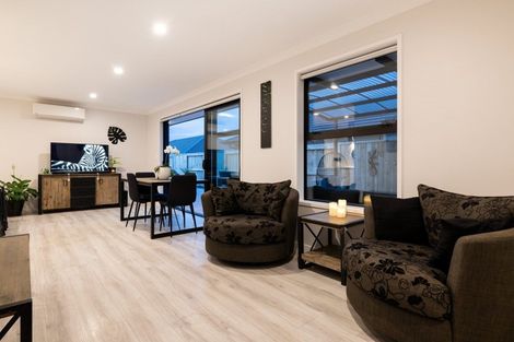 Photo of property in 15 Kotiate Street, Papamoa Beach, Papamoa, 3118