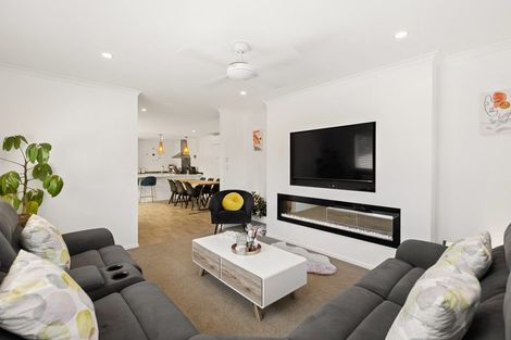 Photo of property in 25a Elizabeth Street, Orewa, 0931