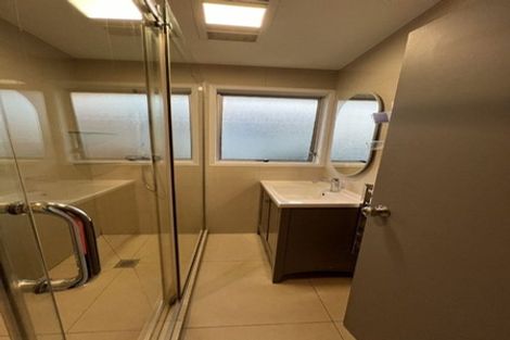 Photo of property in 1 Marvon Downs Avenue, Pakuranga Heights, Auckland, 2010