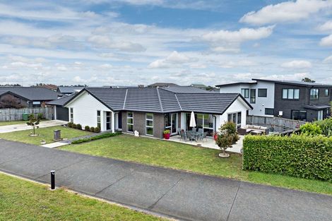 Photo of property in 14 Poutawa Lane, Clarks Beach, 2122