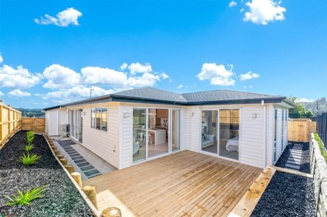 Photo of property in 13 Barrique Road, Kumeu, 0810