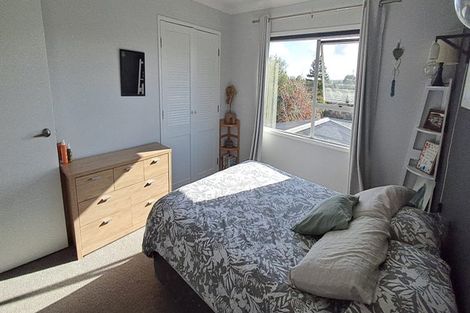 Photo of property in 15 Mile Place, Henderson, Auckland, 0612