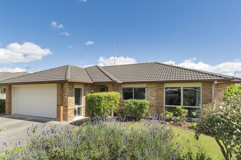 Photo of property in 2 Mcleod Place, Papamoa Beach, Papamoa, 3118