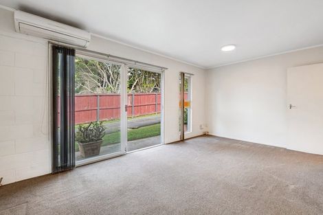 Photo of property in 1/587 Glenfield Road, Totara Vale, Auckland, 0629