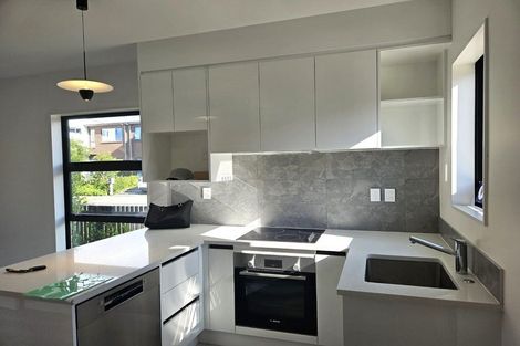 Photo of property in 2 Hokoteta Street, Mount Wellington, Auckland, 1062