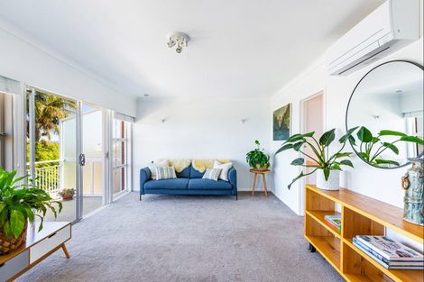 Photo of property in 2/18 Westwell Road, Belmont, Auckland, 0622