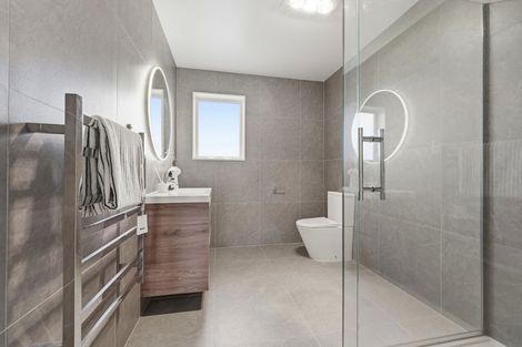 Photo of property in 17a Lake Pupuke Drive, Takapuna, Auckland, 0622