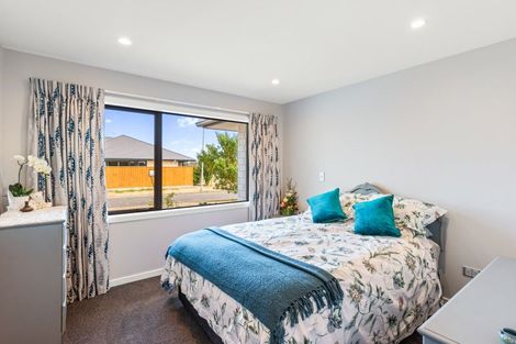 Photo of property in 24 Barry Curtis Place, Levin, 5510