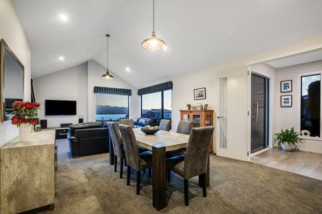 Photo of property in 6 Hollyford Place, Aotea, Porirua, 5024