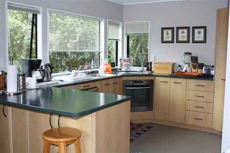 Photo of property in 2/25 Glencoe Road, Browns Bay, Auckland, 0630