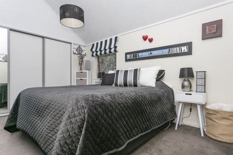 Photo of property in 24 Larkins Street, Helensburgh, Dunedin, 9010
