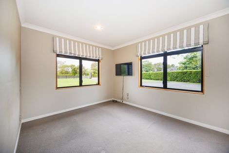 Photo of property in 7 Titirangi Drive, Fitzherbert, Palmerston North, 4471