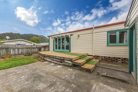 Photo of property in 24 Devon Street, Picton, 7220