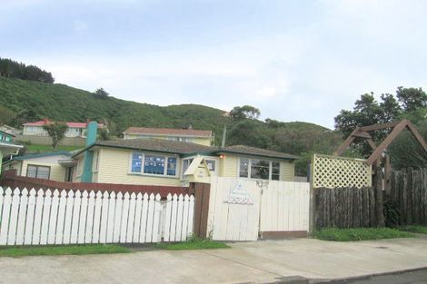Photo of property in 55 Victory Crescent, Tawa, Wellington, 5028